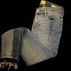 New without tags. Never worn. Adorable PacSun jeans w/ raw edge bottoms.